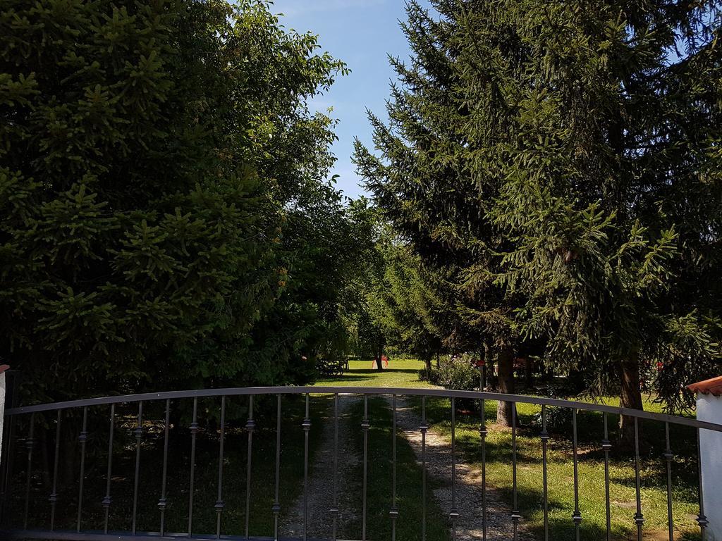 Fertődi Kúria Vendégház Exterior foto